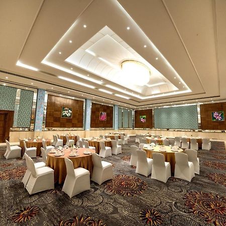 Fairway Golf & Lake Resort Naya Raipur Eksteriør billede