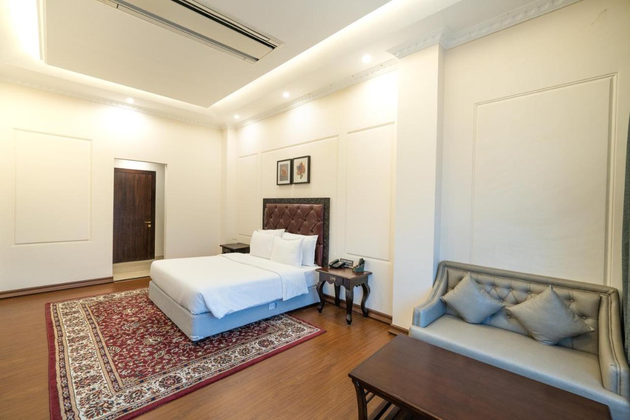 Fairway Golf & Lake Resort Naya Raipur Eksteriør billede