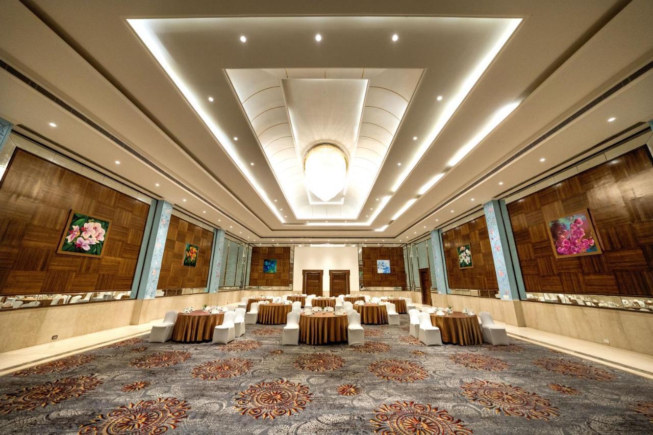 Fairway Golf & Lake Resort Naya Raipur Eksteriør billede